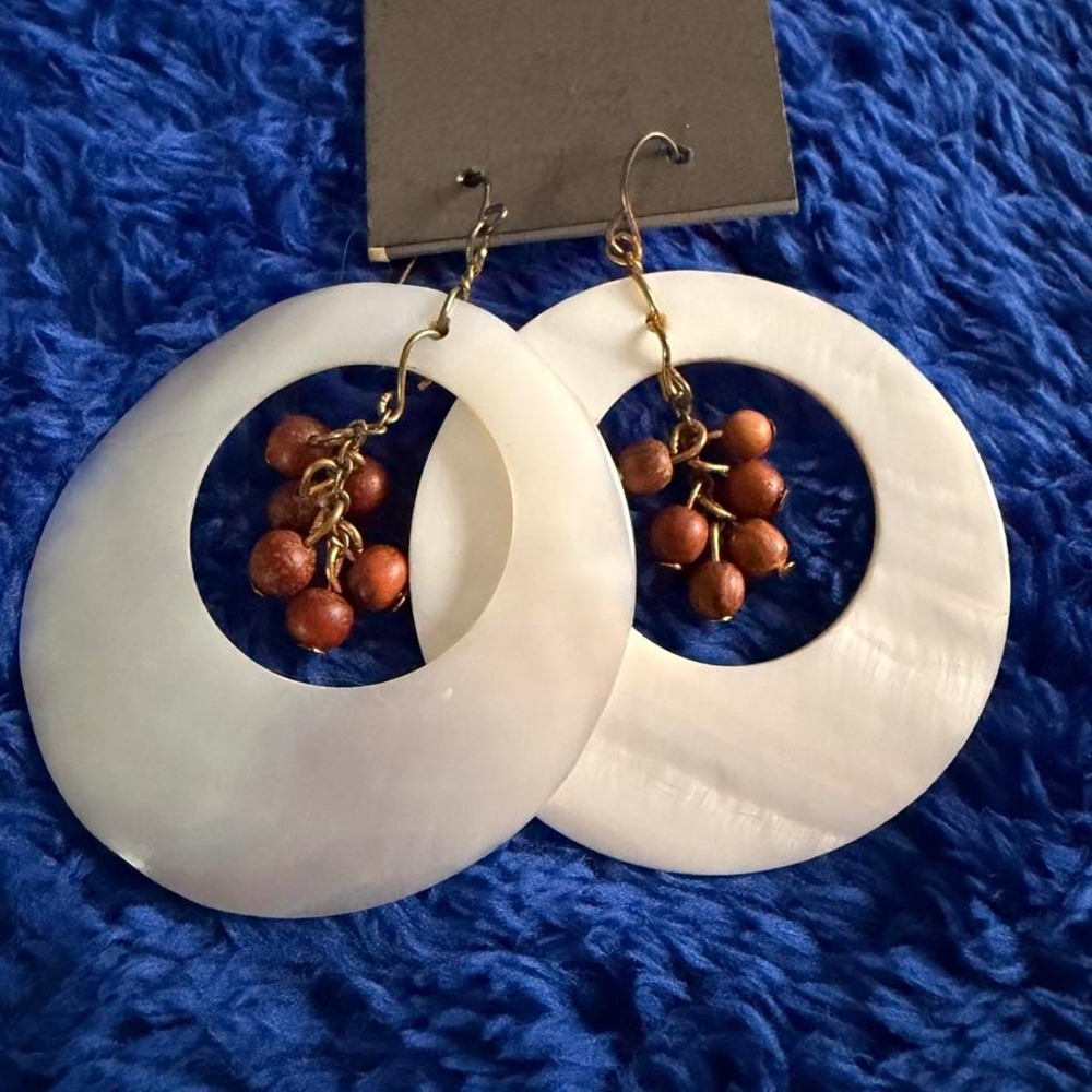VINTAGE EXPRESS MOTHER OF PEARL HOOP EARRINGS